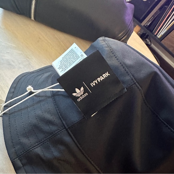 Ivy Park Noir Reversible Latex Bucket Hat - Picture 6 of 7